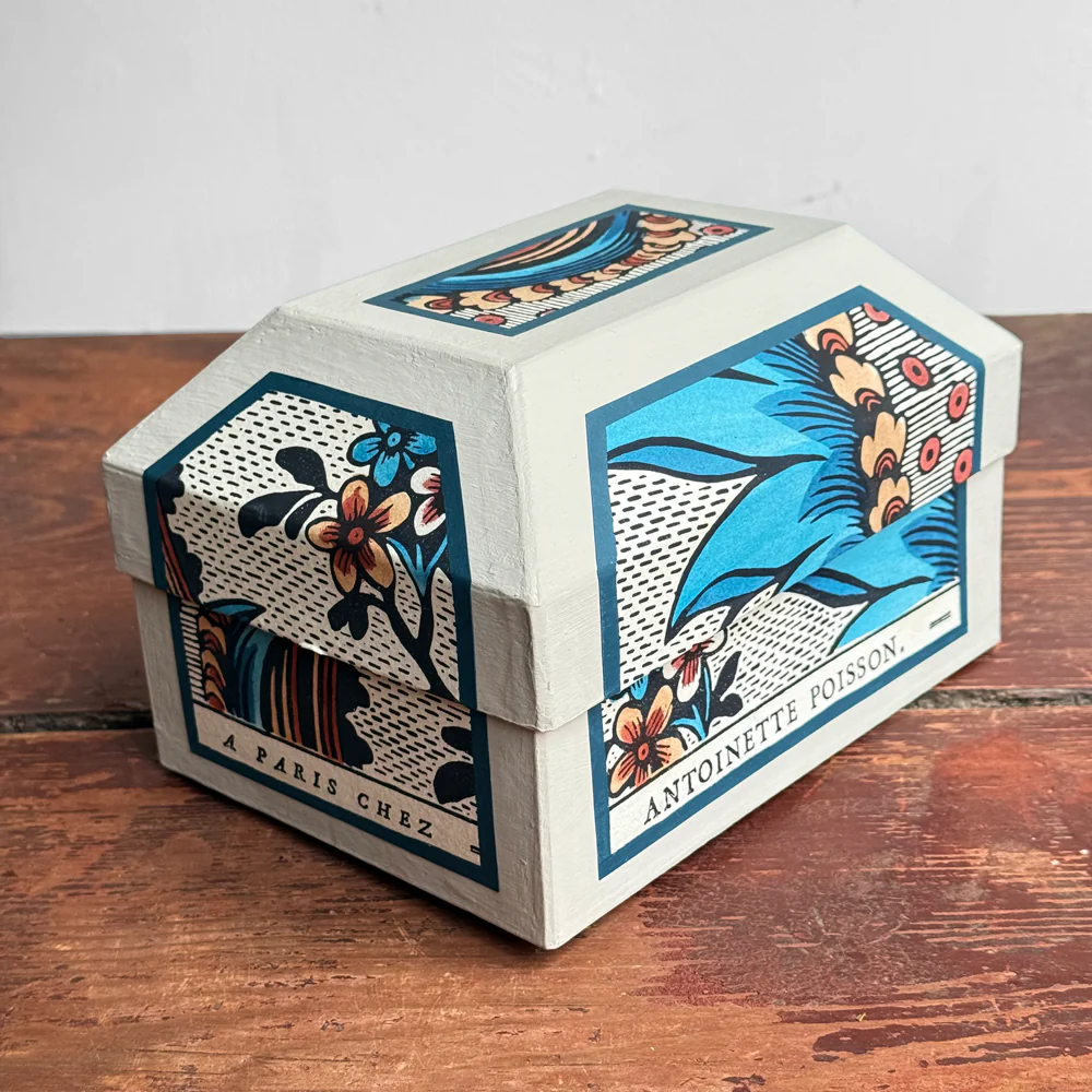 Antoinette Poisson Small Wedding Box in "Torrent" No. 72A