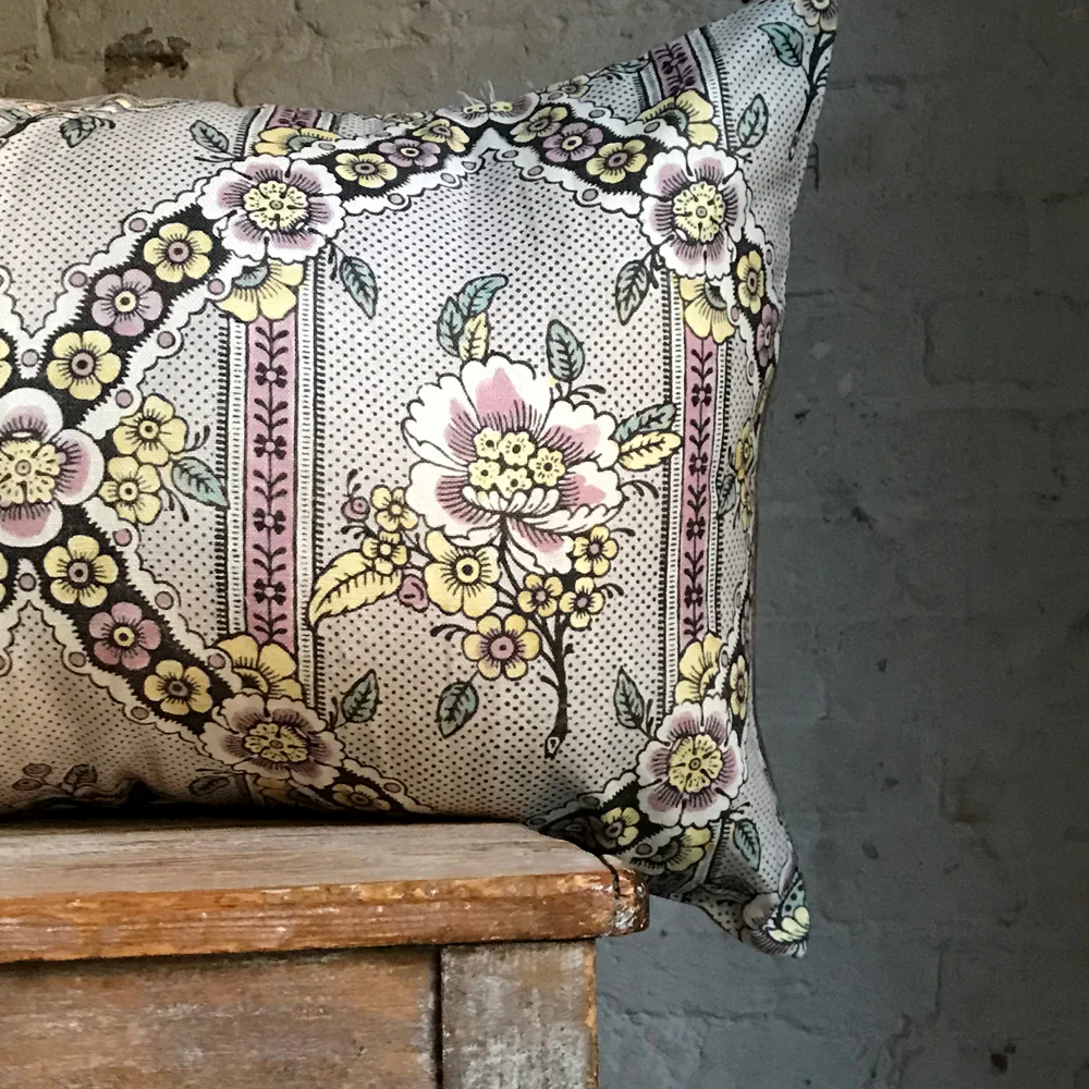Medium Guirlandes de Fleurs Pillow (No. 1B) with Linen Backing - Image 2